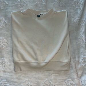 Hi! I’m selling this white lightly wore vest!